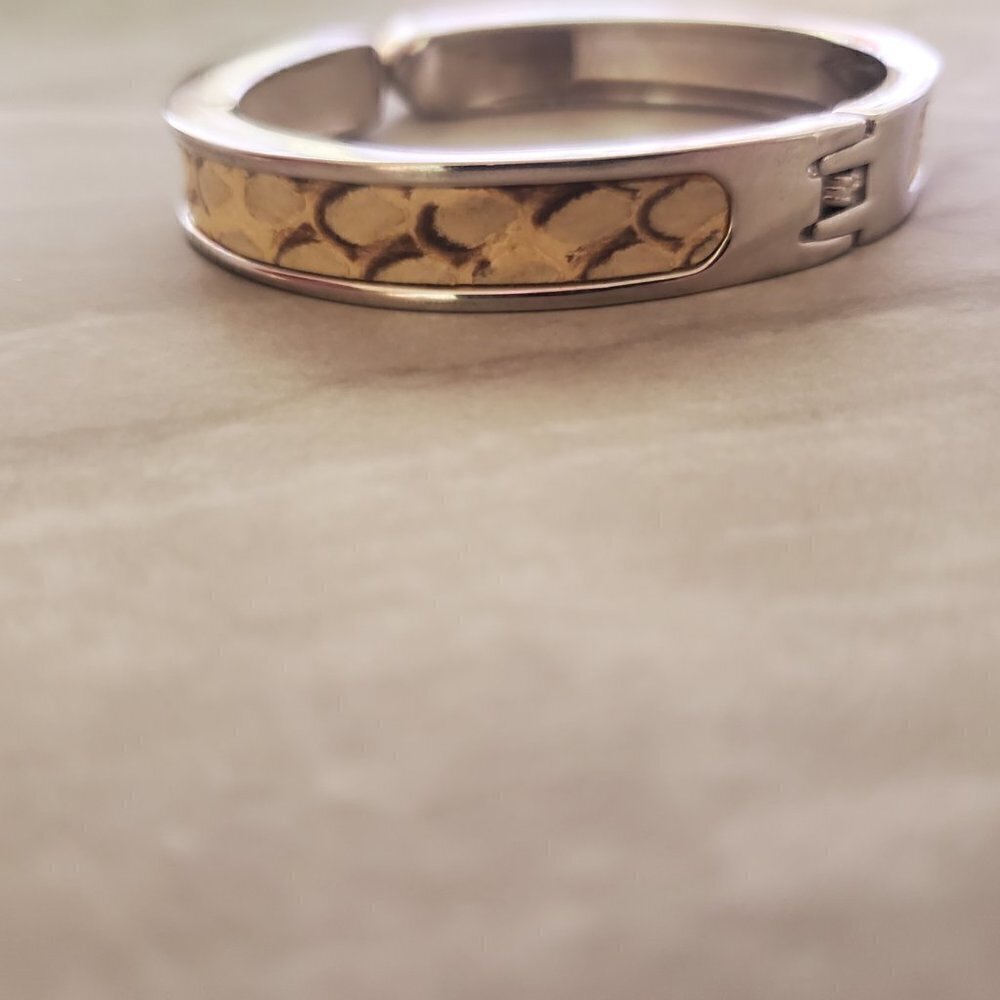 ✨ Stella and Dot Snakeskin Emerson Hinged Bangle ✨ - Picture 3 of 11